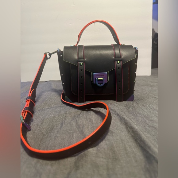 Manhattan Medium Contrast-Trim Leather Satchel 
By MICHAEL KORS - Picture 2 of 15